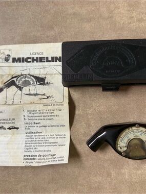 MICHELIN Black Tire Pressure Gauge with Protective Case
